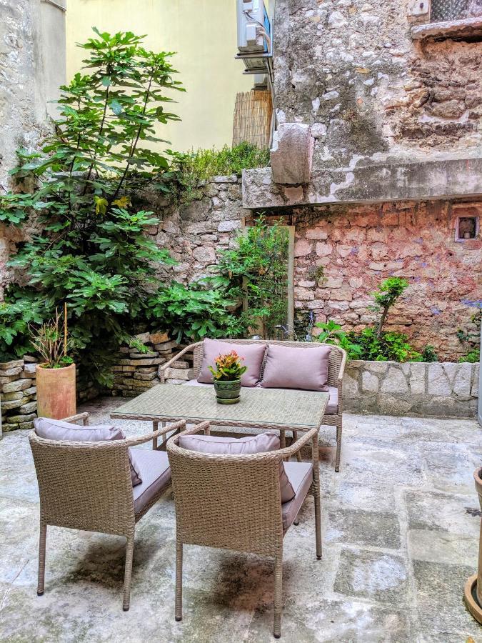 Private Courtyard Medieval Stone Home In Old Town Rovinj Zewnętrze zdjęcie